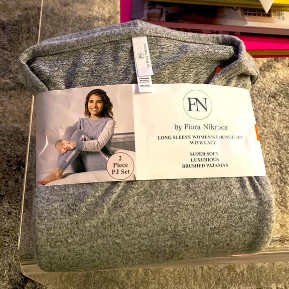 Pajama Set - Picture 1 of 4